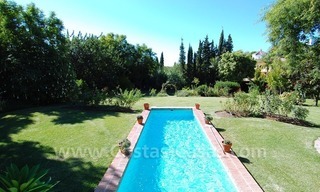 Villa romantique à vendre au-dessus de la Mille d' Or à Marbella 14