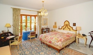 Villa romantique à vendre au-dessus de la Mille d' Or à Marbella 29