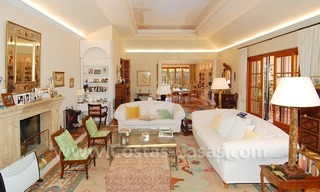 Villa romantique à vendre au-dessus de la Mille d' Or à Marbella 22