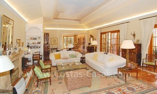 Villa romantique à vendre au-dessus de la Mille d' Or à Marbella 23