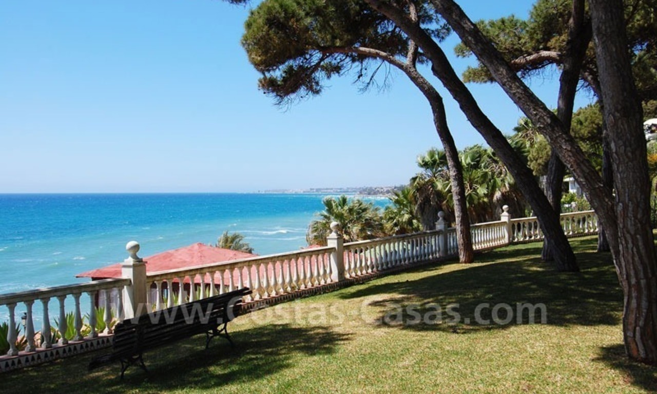 Appartement spacieux à vendre dans un complexe en première ligne de plage à Marbella sur la nouvelle Mille d' Or 2
