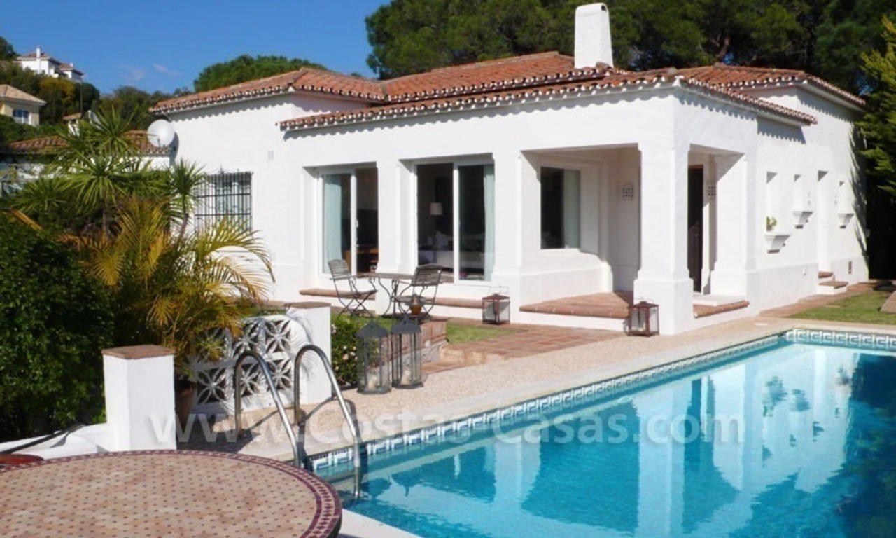 Bonne affaire! Villa moderne de style andalou à vendre dans l' Est de Marbella 0