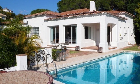 Bonne affaire! Villa moderne de style andalou à vendre dans l' Est de Marbella 