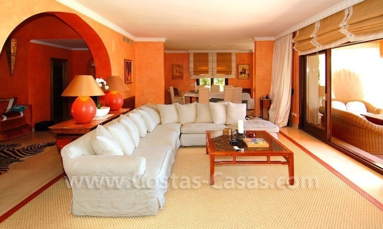 Villa de luxe de style classique à acheter à Sierra Blanca, Marbella 12
