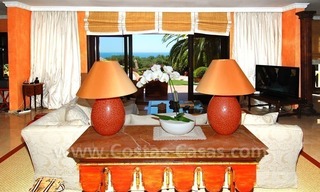 Villa de luxe de style classique à acheter à Sierra Blanca, Marbella 17