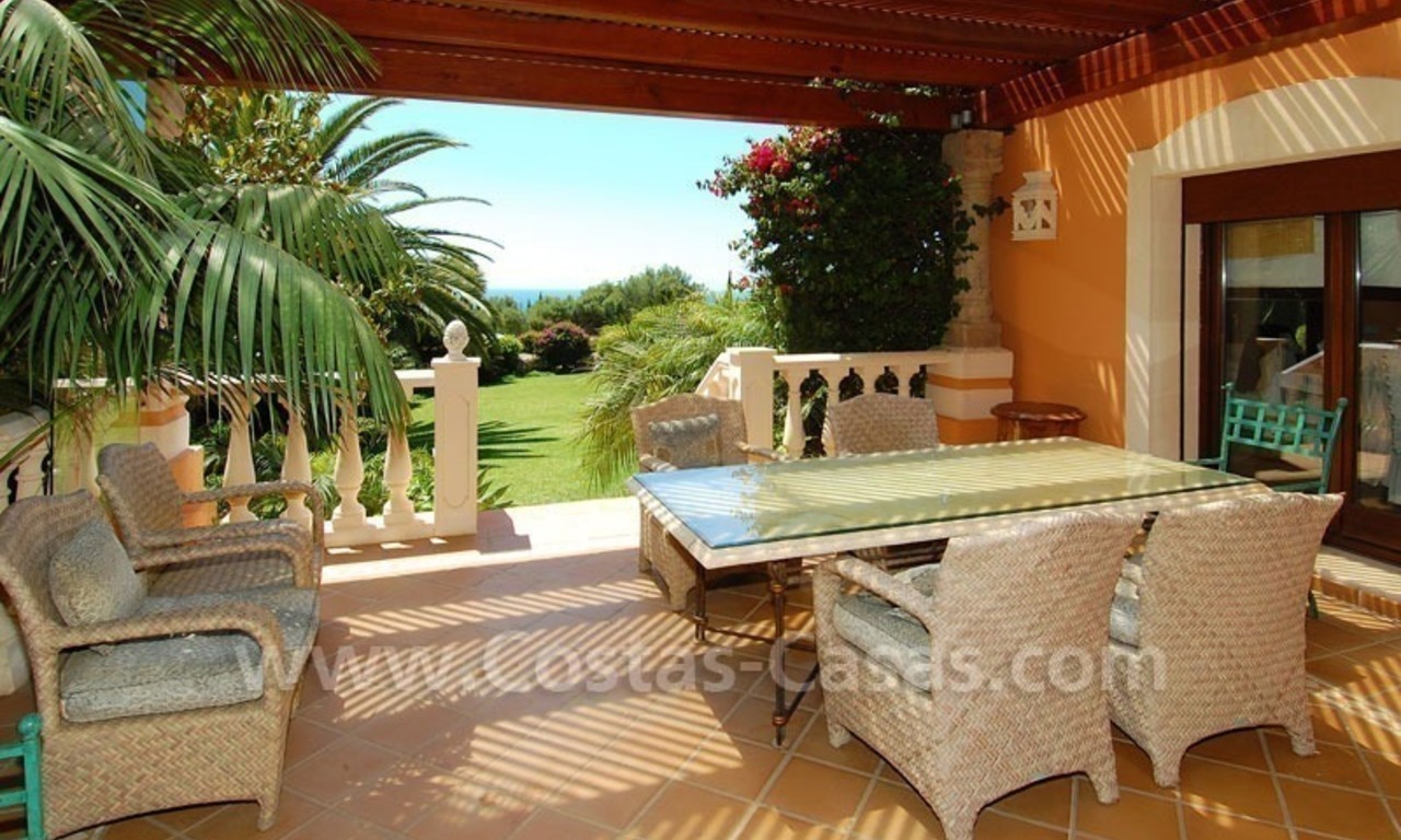Villa de luxe de style classique à acheter à Sierra Blanca, Marbella 8