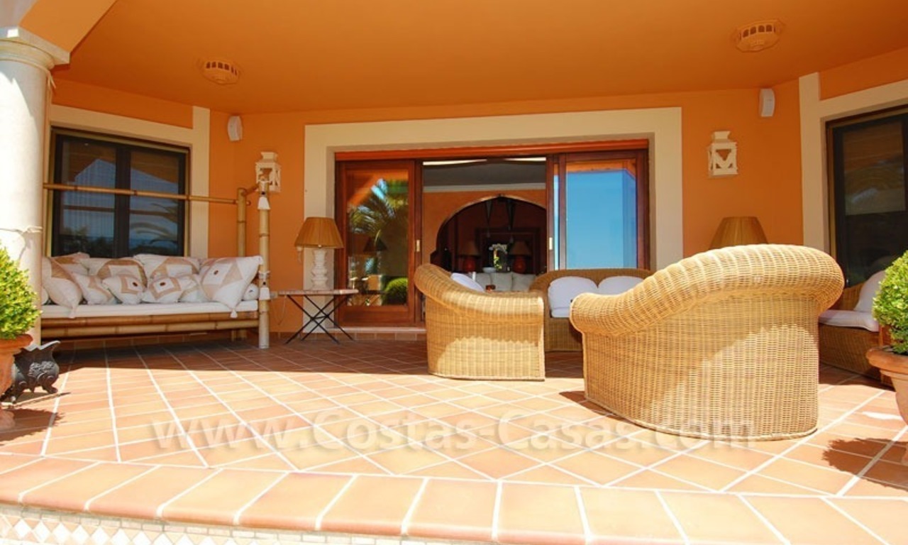 Villa de luxe de style classique à acheter à Sierra Blanca, Marbella 10