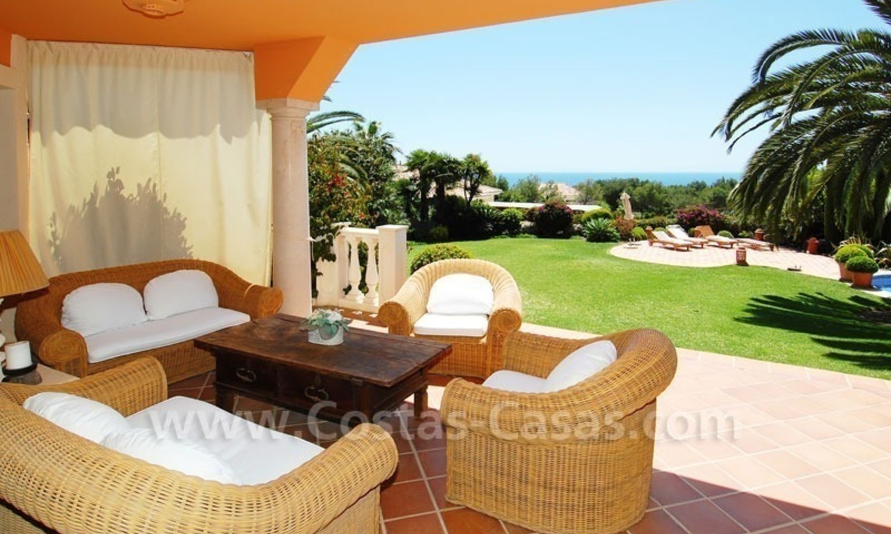 Villa de luxe de style classique à acheter à Sierra Blanca, Marbella 11