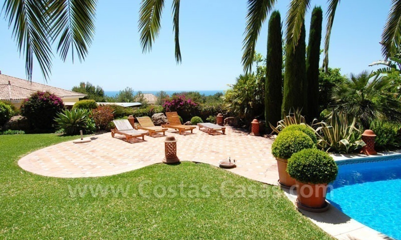 Villa de luxe de style classique à acheter à Sierra Blanca, Marbella 25