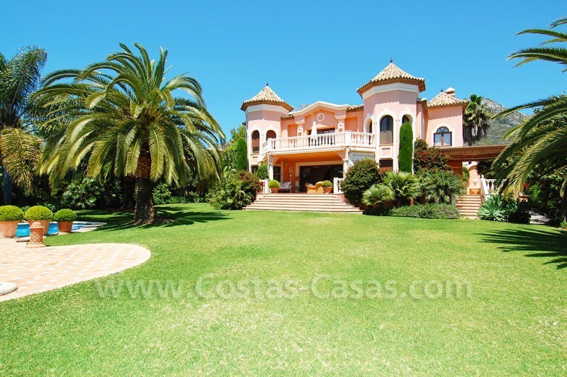 Villa de luxe de style classique à acheter à Sierra Blanca, Marbella