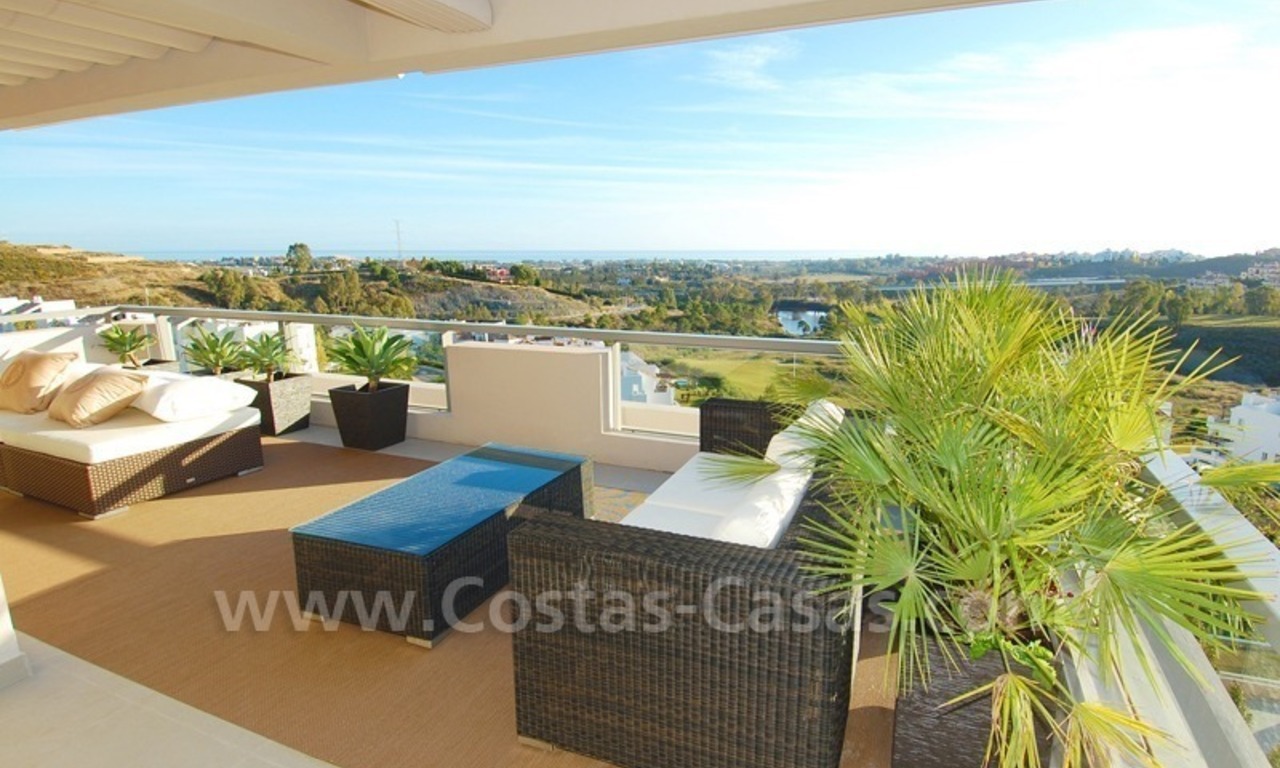 Penthouse de luxe, de style moderne à vendre dans la zone de Marbella - Benahavis sur la Costa del Sol 4