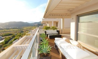 Penthouse de luxe, de style moderne à vendre dans la zone de Marbella - Benahavis sur la Costa del Sol 1