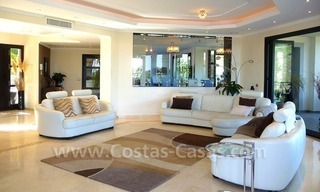 Villa magnifique de style contemporaine à vendre en première ligne de golf dans la zone de Benahavis - Marbella 10