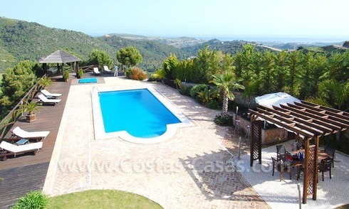 Villa magnifique de style contemporaine à vendre en première ligne de golf dans la zone de Benahavis - Marbella 