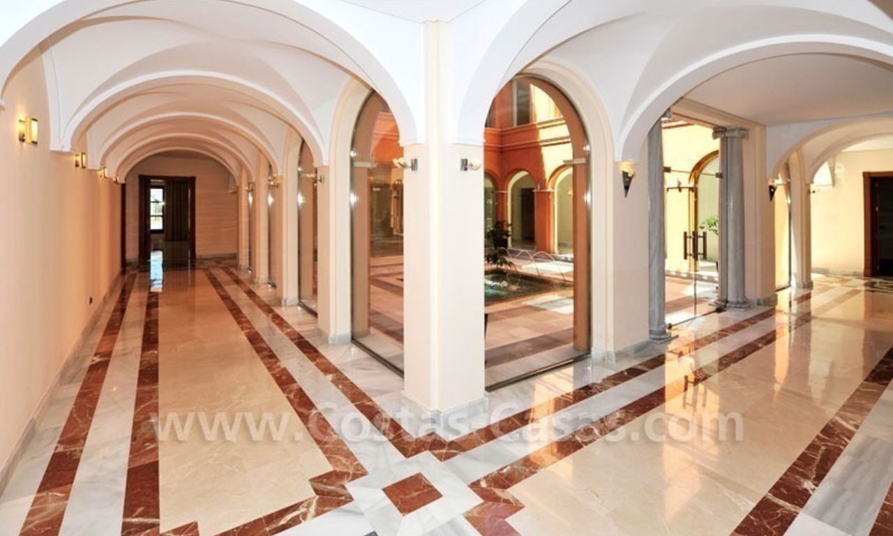 Unique mansion de style palais à vendre à Marbella 6