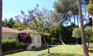 Charmante villa de style andalou à vendre en première ligne de golf à Nueva Andalucía, Marbella 10