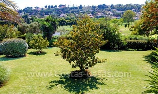 Charmante villa de style andalou à vendre en première ligne de golf à Nueva Andalucía, Marbella 23