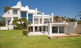 Villa moderne en première ligne de golf à vendre dans Nueva Andalucía - Marbella 4