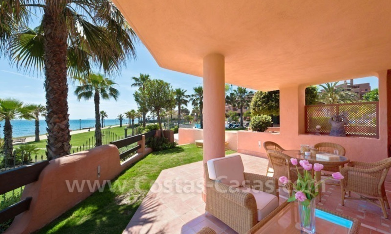 Appartement de luxe à vendre en bord de mer dans la région de Marbella - Estepona 0