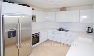 Revente: villa moderne de style contemporain à vendre, en première ligne de golf avec vues sur la mer, Marbella - Benahavis 7