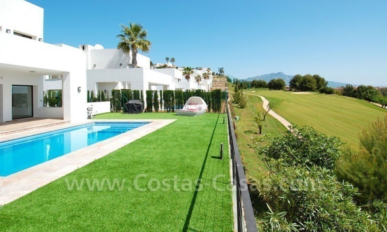 Revente: villa moderne de style contemporain à vendre, en première ligne de golf avec vues sur la mer, Marbella - Benahavis 2
