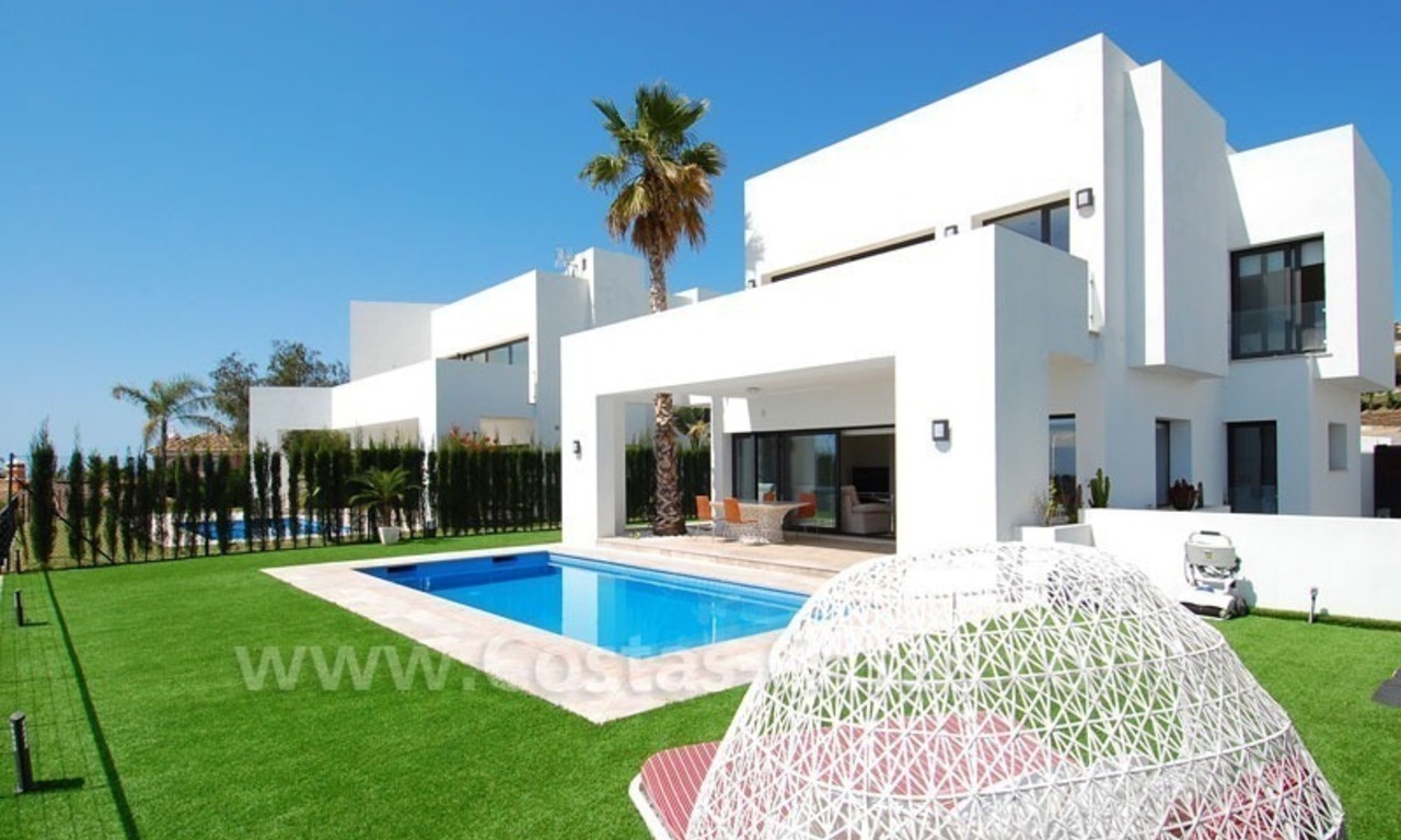 Revente: villa moderne de style contemporain à vendre, en première ligne de golf avec vues sur la mer, Marbella - Benahavis 0