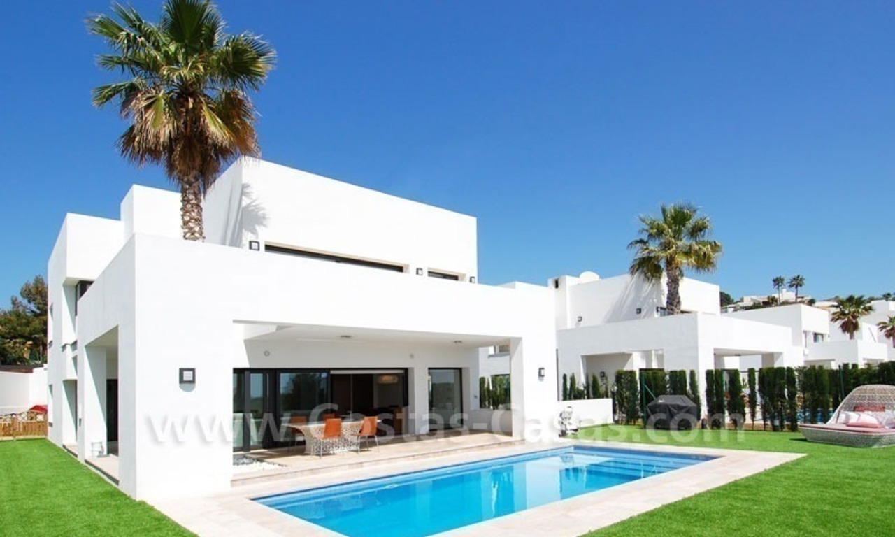 Revente: villa moderne de style contemporain à vendre, en première ligne de golf avec vues sur la mer, Marbella - Benahavis 1