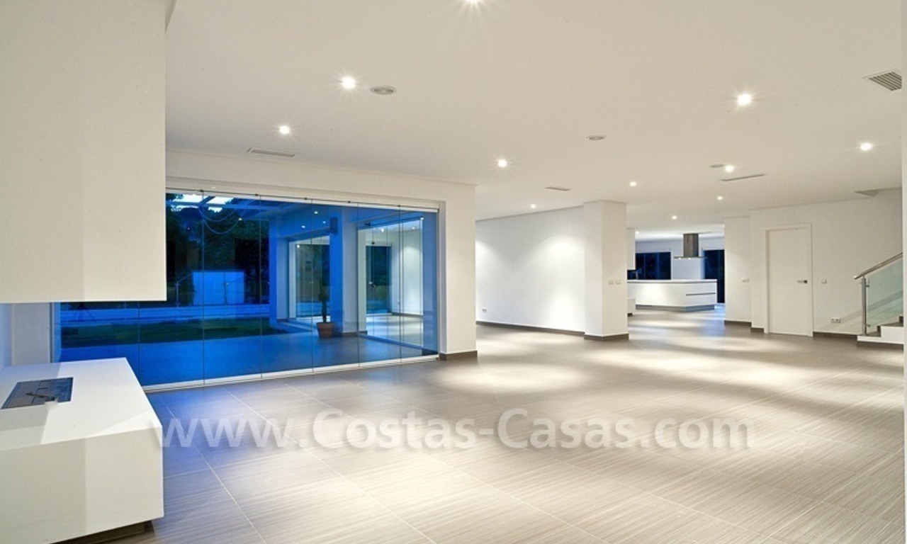 Villa moderne en première ligne de plage à vendre dans Nueva Andalucía, Marbella 3