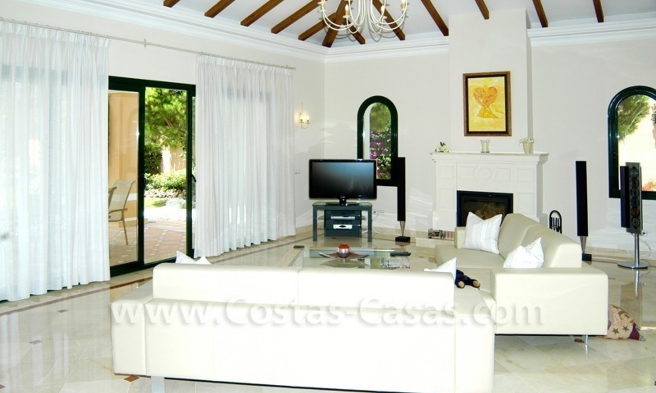 Villa de style andalou en première ligne de golf à acheter à Nueva Andalucía, Marbella 13