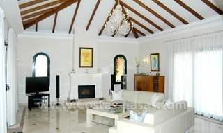 Villa de style andalou en première ligne de golf à acheter à Nueva Andalucía, Marbella 14