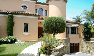 Villa de style andalou en première ligne de golf à acheter à Nueva Andalucía, Marbella 3