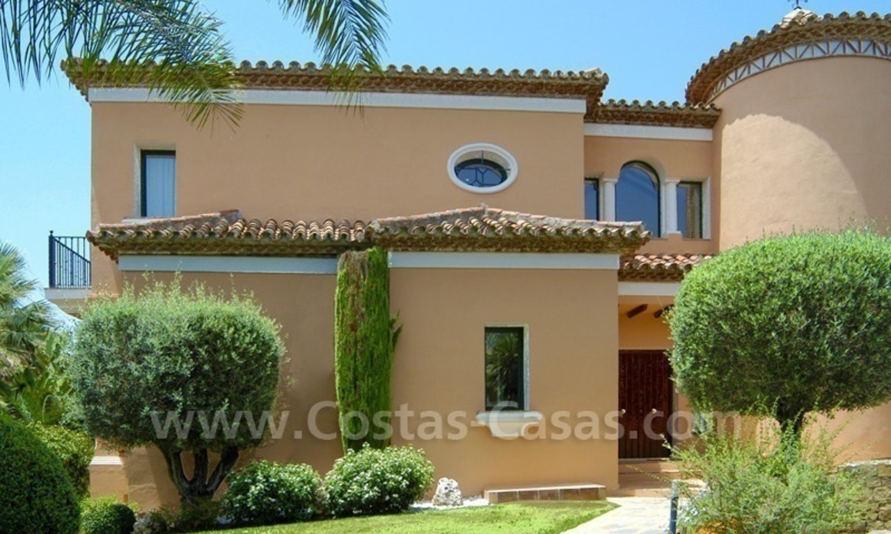 Villa de style andalou en première ligne de golf à acheter à Nueva Andalucía, Marbella 4