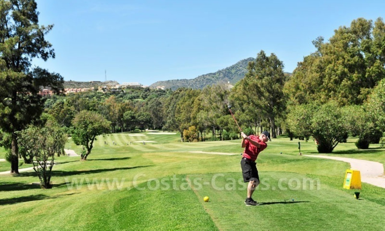 Opportunité! Appartements de luxe en première ligne de golf à acheter dans la zone de Marbella - Benahavis 24
