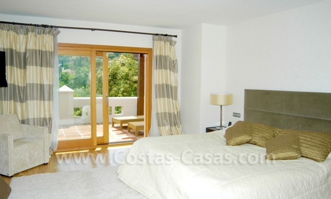 Villa exclusive de style Bali en première ligne de golf à vendre à Nueva Andalucía, Marbella 25