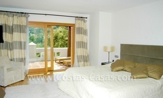 Villa exclusive de style Bali en première ligne de golf à vendre à Nueva Andalucía, Marbella 25