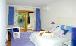 Villa exclusive de style Bali en première ligne de golf à vendre à Nueva Andalucía, Marbella 26