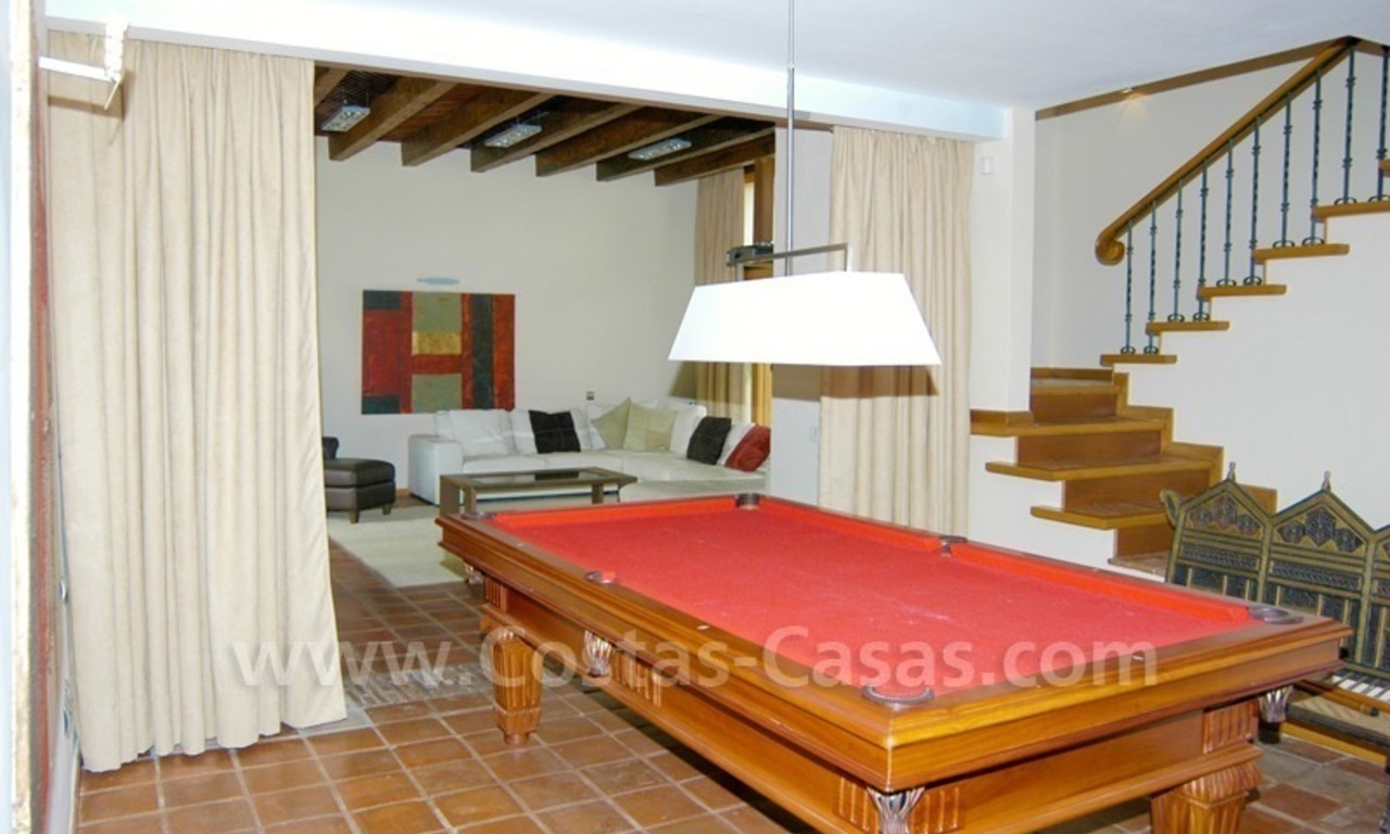 Villa exclusive de style Bali en première ligne de golf à vendre à Nueva Andalucía, Marbella 24