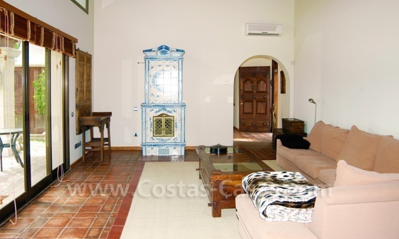 Villa exclusive de style Bali en première ligne de golf à vendre à Nueva Andalucía, Marbella 19