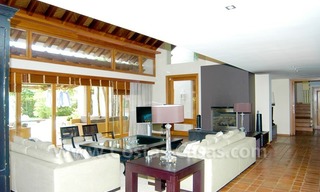 Villa exclusive de style Bali en première ligne de golf à vendre à Nueva Andalucía, Marbella 16