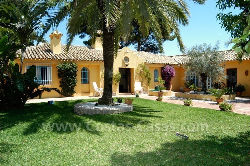 Villa de style rustique avec des écuries et enclos à vendre dans Marbella sur la Costa del Sol