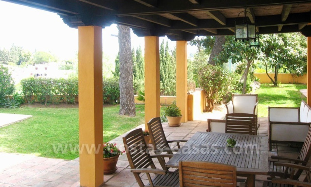 Villa de style rustique avec des écuries et enclos à vendre dans Marbella sur la Costa del Sol 16