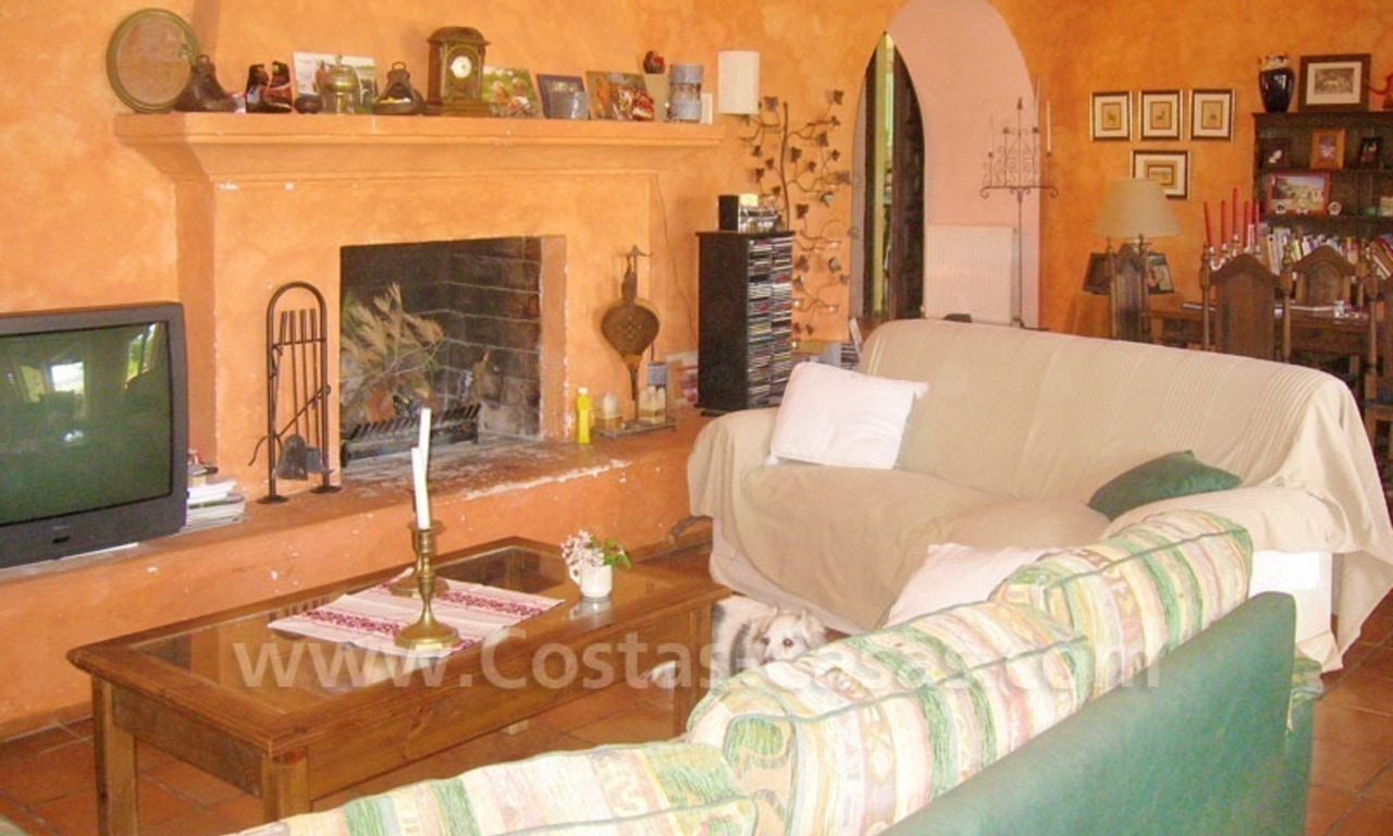Villa de style rustique avec des écuries et enclos à vendre dans Marbella sur la Costa del Sol 17