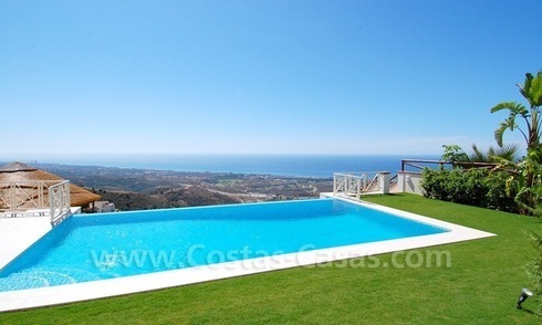 Villa nouvellement construite de style moderne andalou à acheter à Marbella 