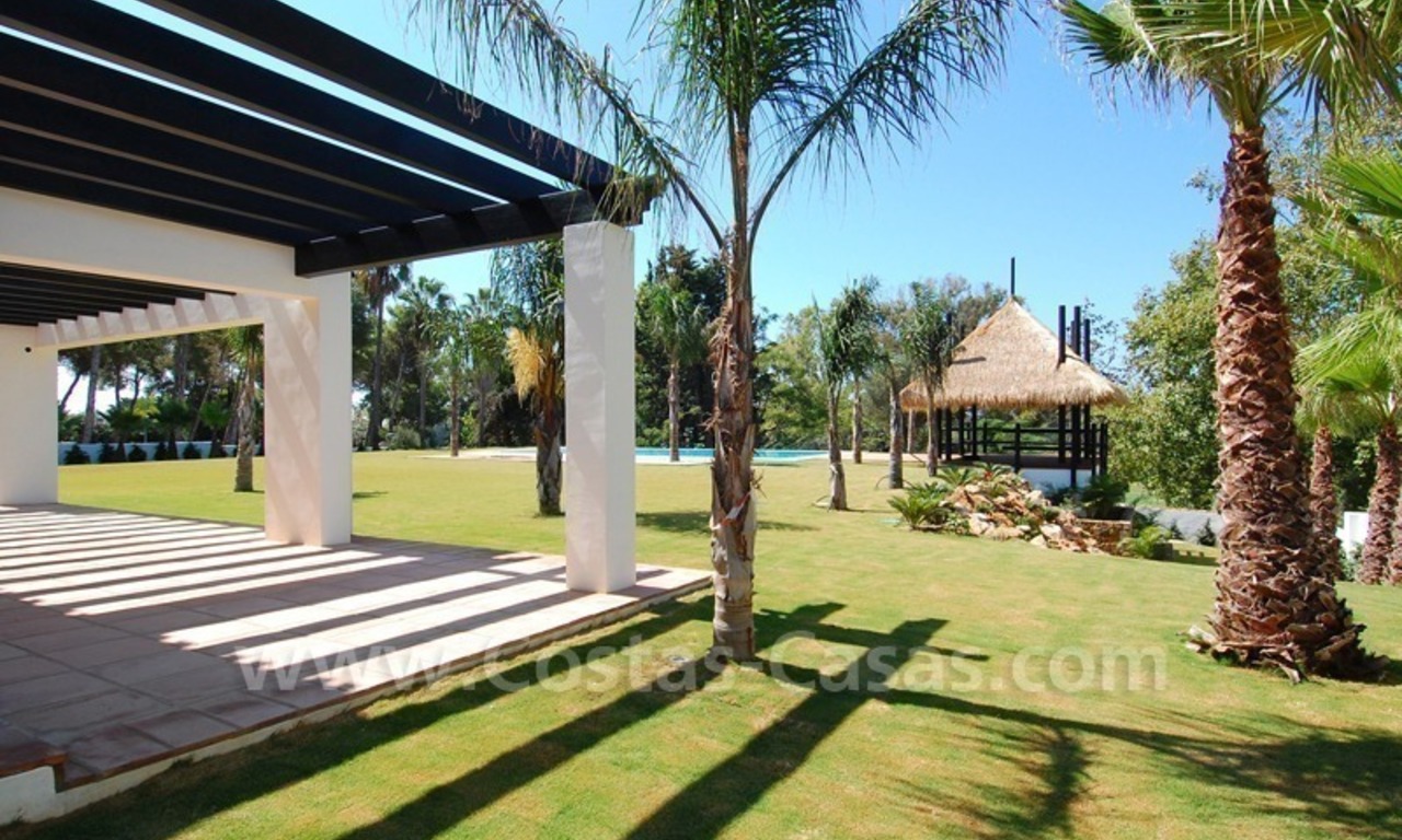 Nouvelle villa contemporaine en première ligne de golf près de la plage è vendre à Marbella 3