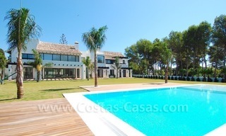 Nouvelle villa contemporaine en première ligne de golf près de la plage è vendre à Marbella 1