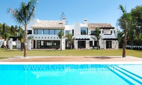 Nouvelle villa contemporaine en première ligne de golf près de la plage è vendre à Marbella 