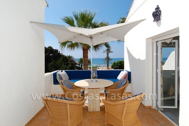 Maison jumelée en première ligne de plage à vendre à Marbella