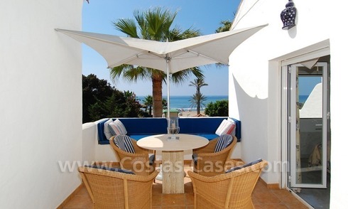 Maison jumelée en première ligne de plage à vendre à Marbella 