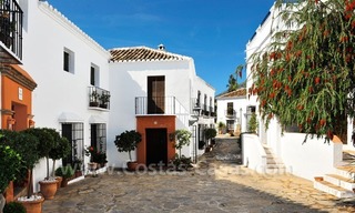 Appartement exclusif à vendre dans un village andalou dans le coeur de la Mille d' Or, Marbella - Puerto Banús 1