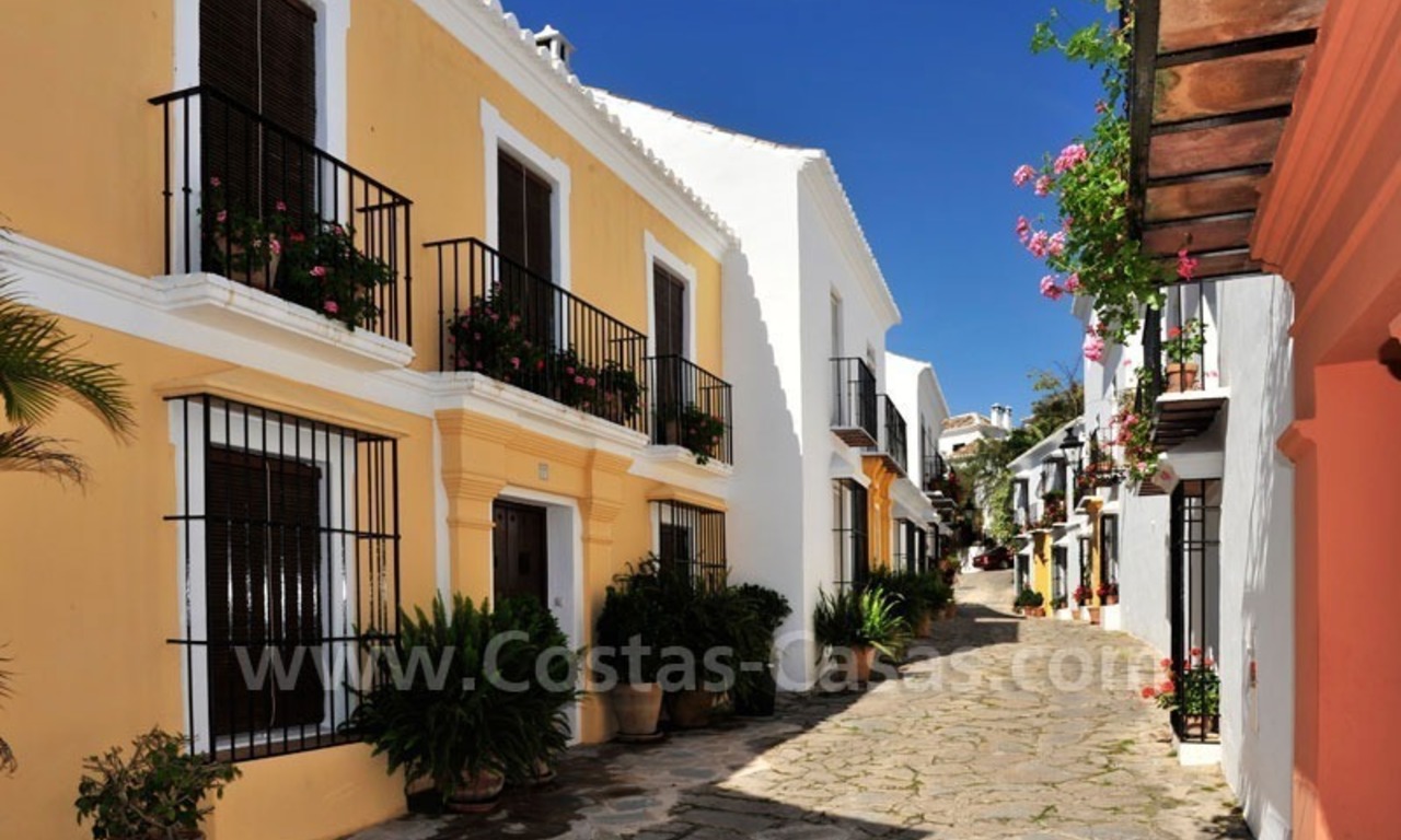 Appartement exclusif à vendre dans un village andalou dans le coeur de la Mille d' Or, Marbella - Puerto Banús 2